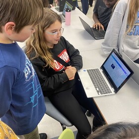 Nos élèves de 6e année ont également organisé un carrousel de biographies mettant en lumière des personnalités noires inspirantes.